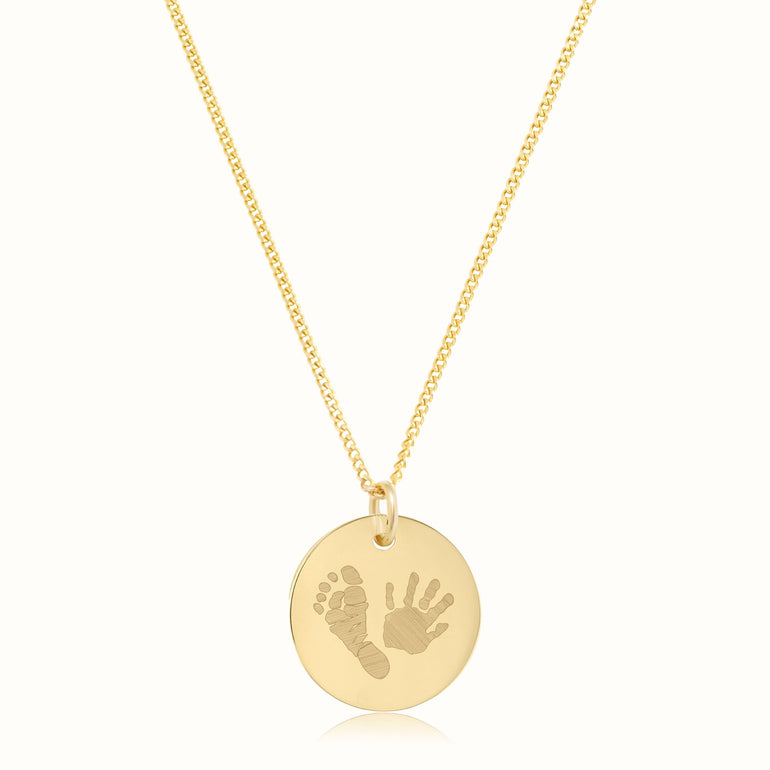 Personalisierte Kette mit Handabdruck und Fußabdruck Gravur. Erhältlich in Gold und Silber, das perfekte Geschenk zur Geburt | Emma & Marie