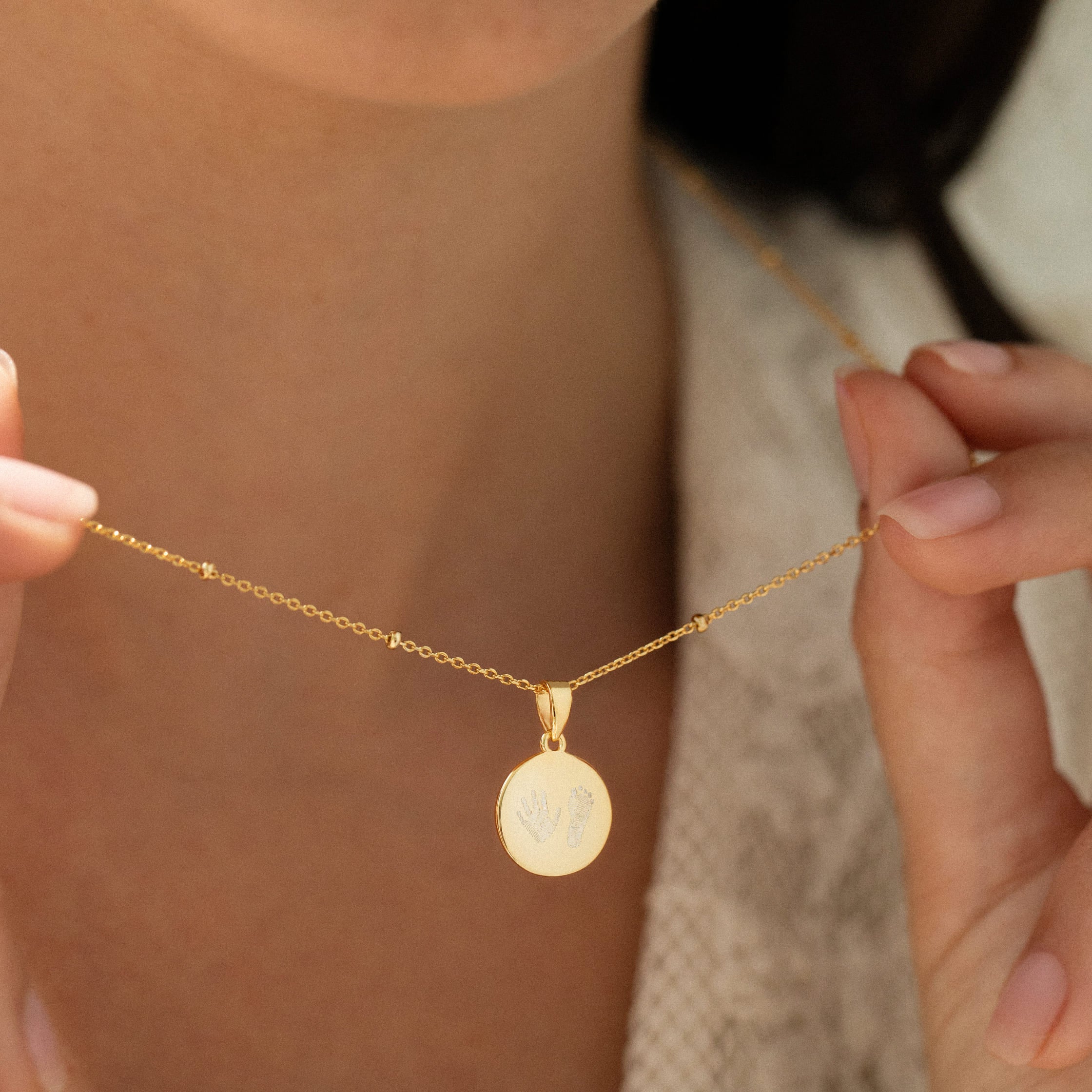 Goldenen Gravurkette mit Hand und Fußabdruck aus 925 Sterlngsilber
