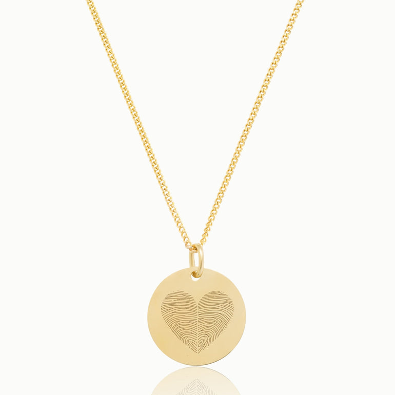Hochwertige goldene Halskette mit Fingerabdruck in Herzform. Fingerabdruck Schmuck von „Emma & Marie“.