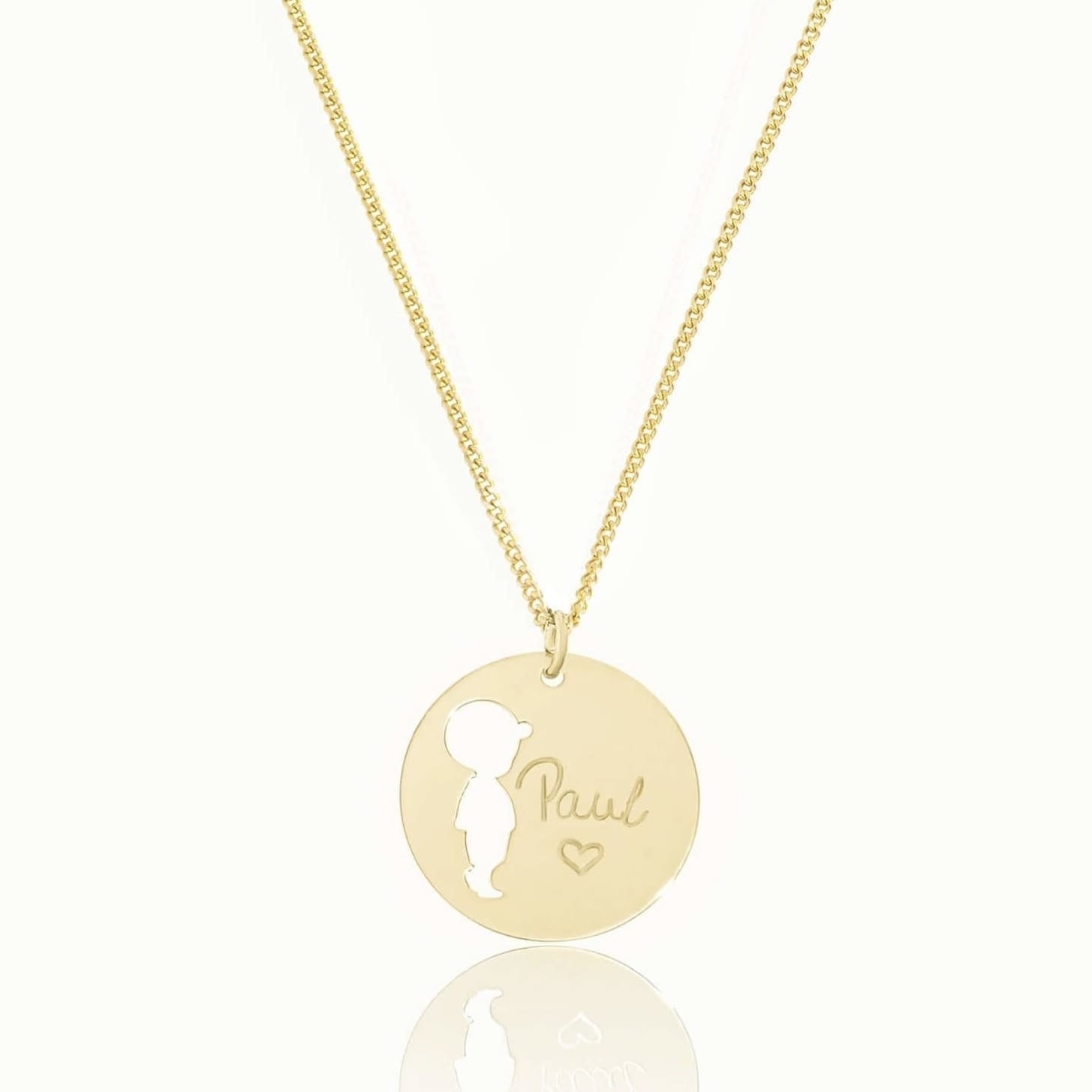 Halskette mit Jungen Anhänger in Gold mit Gravur. Personalisierte Halskette für Mütter von „Emma & Marie“. Das perfekte Geschenk zum Muttertag.